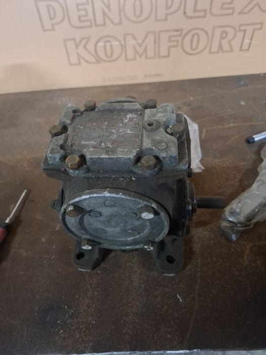 Продам червячный редуктор