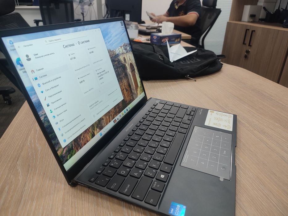 СРОЧНО продам ноутбук Asus Zenbook 14 OLED
