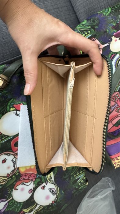 Продавам комплект дамски чанти с портомоне