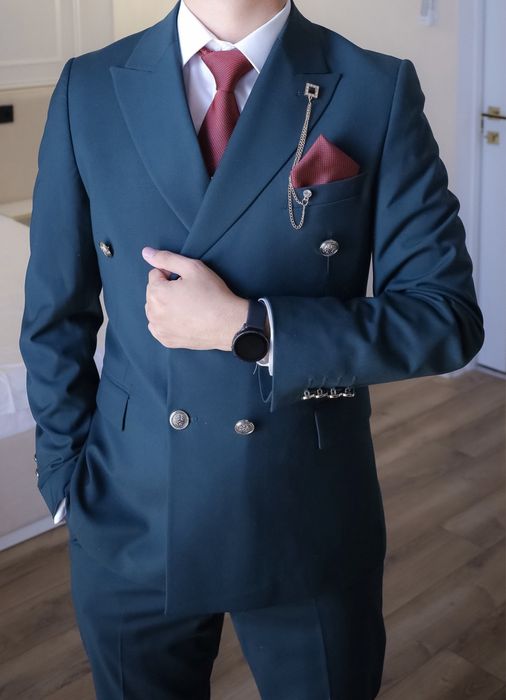 Продается костюм