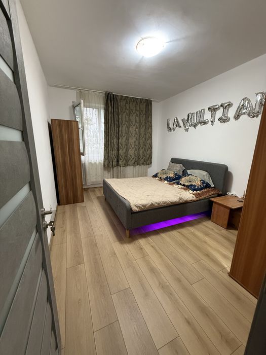 Inchiriez apartament cu 2 camere, parcare privata