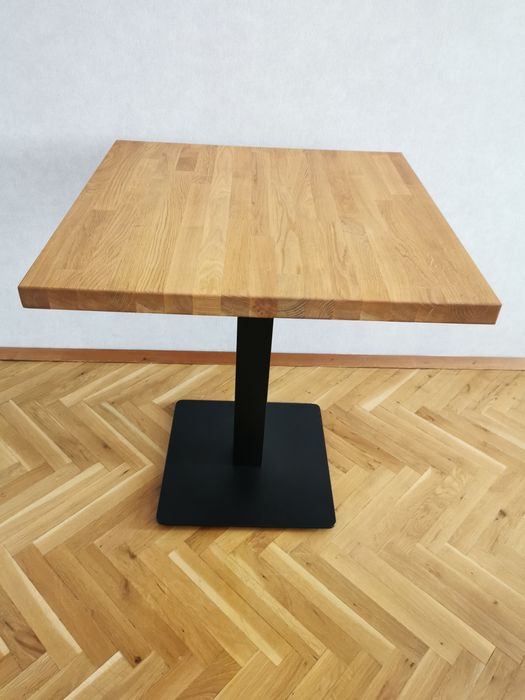 Продавам трапезна маса