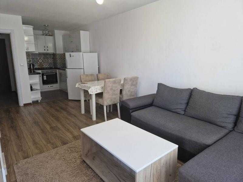 Стилен, двустаен апартамент в Славейков!