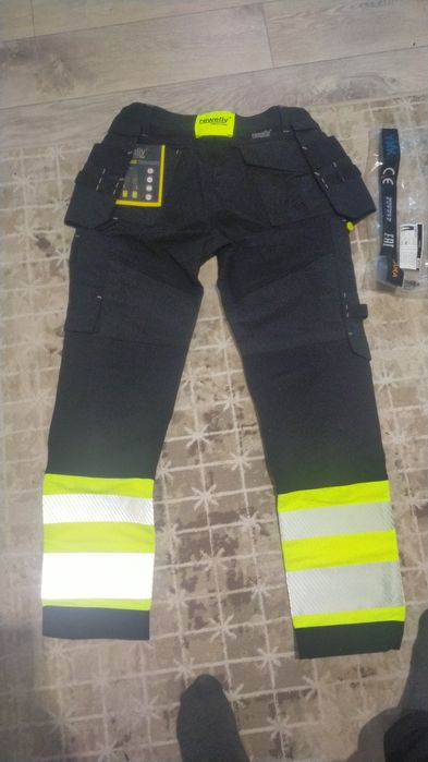 Продам спец одежду брюки и кофты с капюшоном