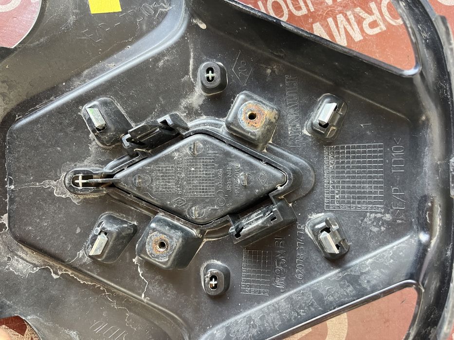 Решетка Renault Scenik 3 2014-