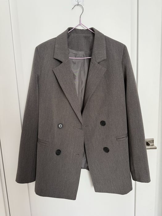 Продам серый пиждак, размер 42-44