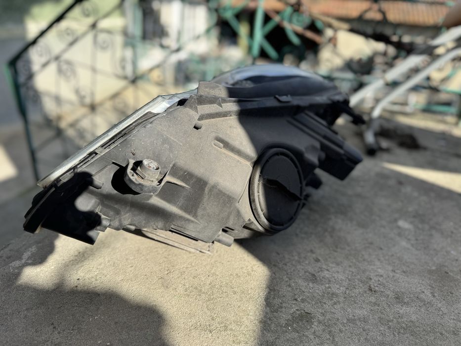 Би ксенон завиващ десен фар за Mercedes E класа W212