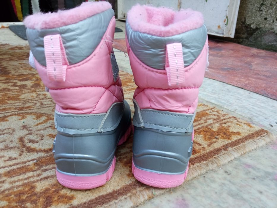 Топли зимни детски ботуши.