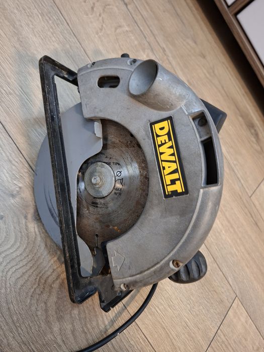 Circular dewalt dw62