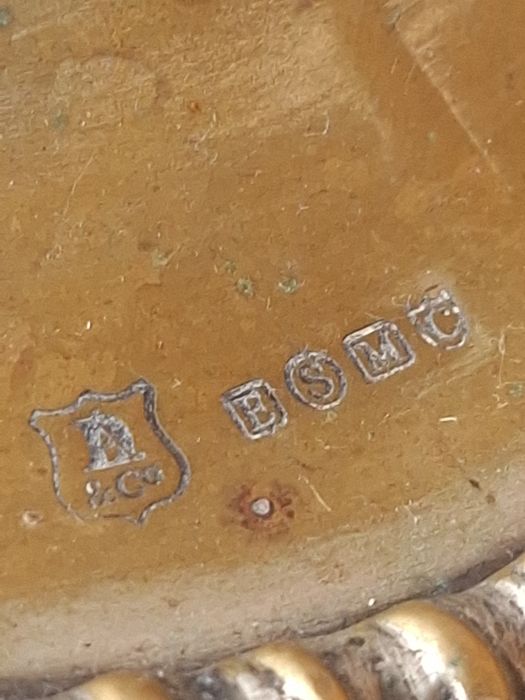 O superba vaza foarte veche din alama argintata.