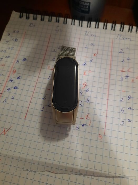 Mi Band 5 soat sotiladi.