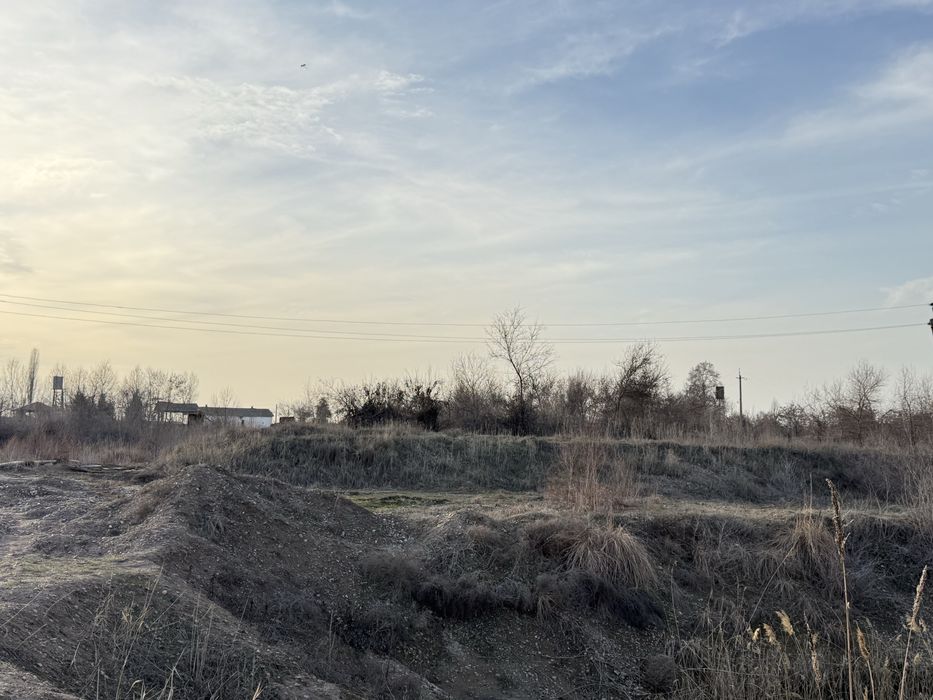 Daryo boyida bino inshoat va yer