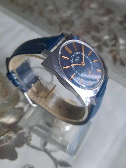 Продам часы Зим-16камней