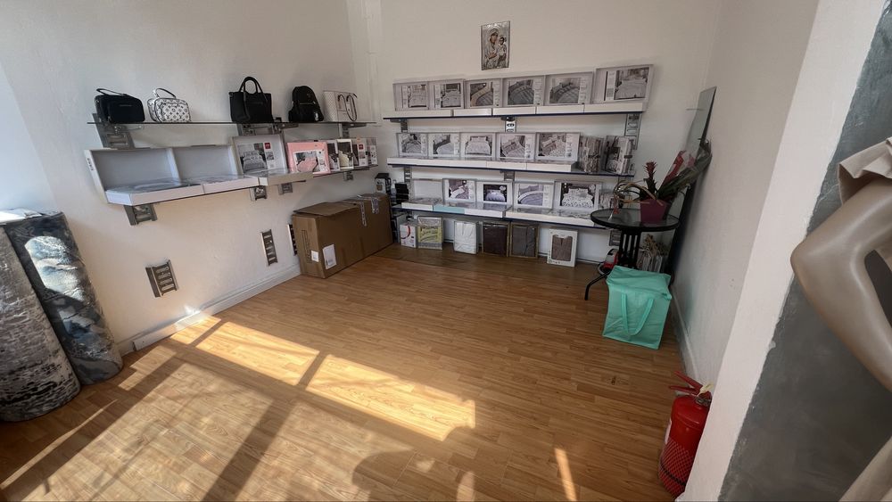 Vând afacere magazin de haine – marfă + amenajare completă
