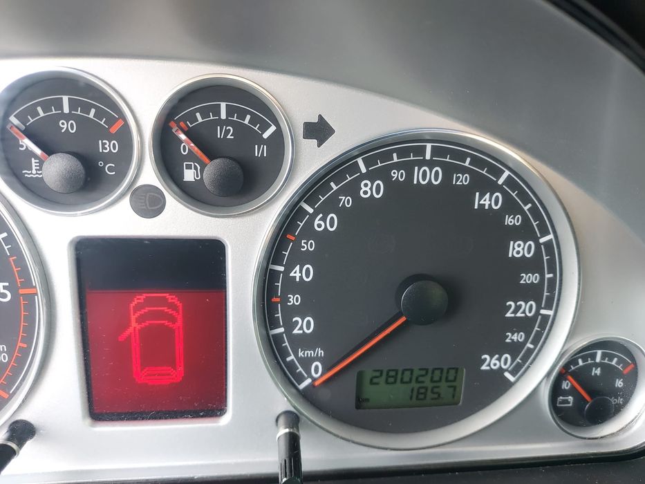 Vând Volkswagen Sharan