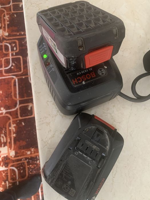 Vand incarcator cu acumulatori Bosch