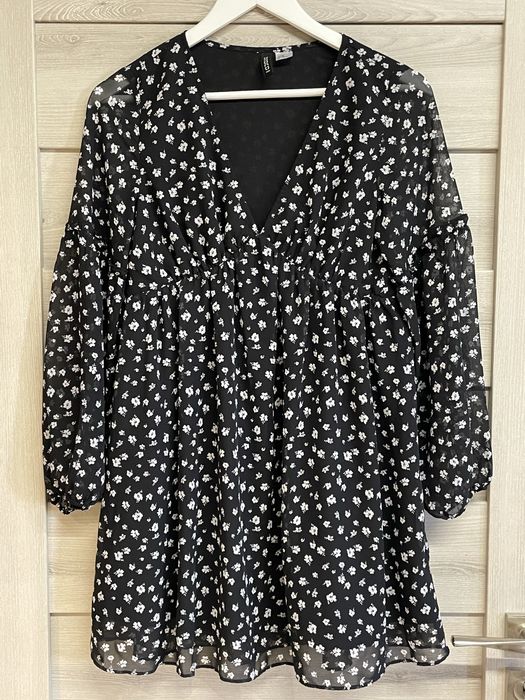 Черна рокля на точки HM