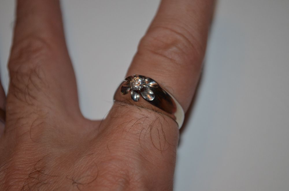 INEL AUR alb 18K + 1 Diamant = 0.30CT. - VS1 - Barbati - Mar 66 - 9.7g !