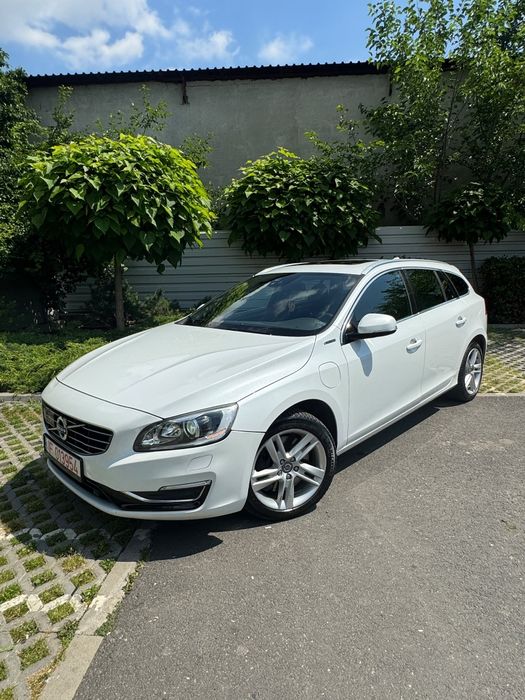 Volvo V60 Plug-in Hibrid 288 CP 2014