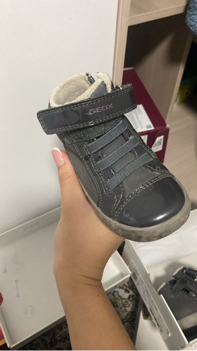 Продам детские ботинки