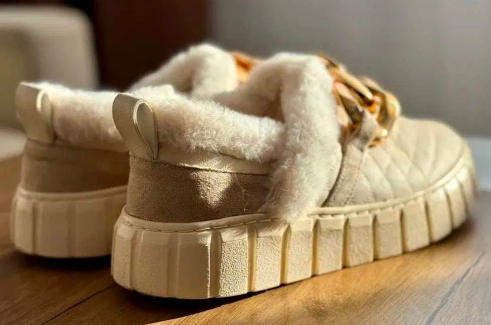 Pantofi cu interior din blană, mărimea 36-37