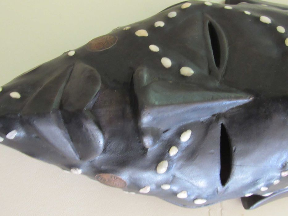 Африканска маска с медни инкрустации-голяма