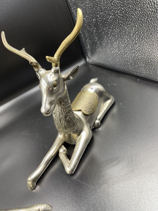 Doua capre din alama argintata, gravate