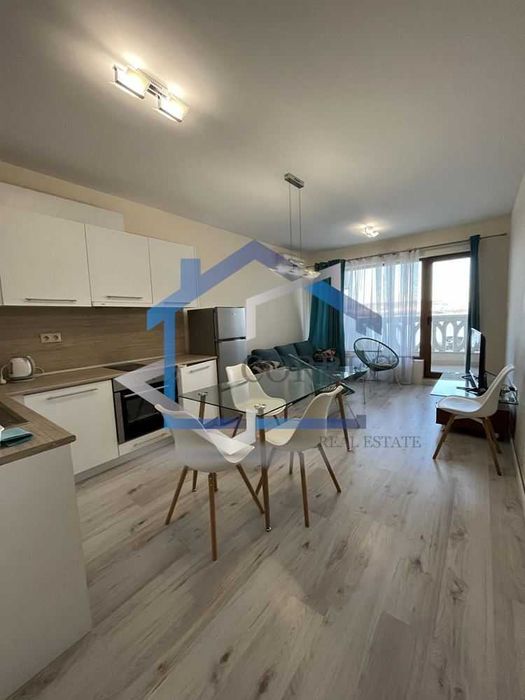 Дава се под наем Тристаен апартамент в Варна, Възраждане 3 - 100 кв.м за 880 € - Снимка #2