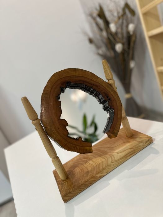 Oglindă decorativă de lemn