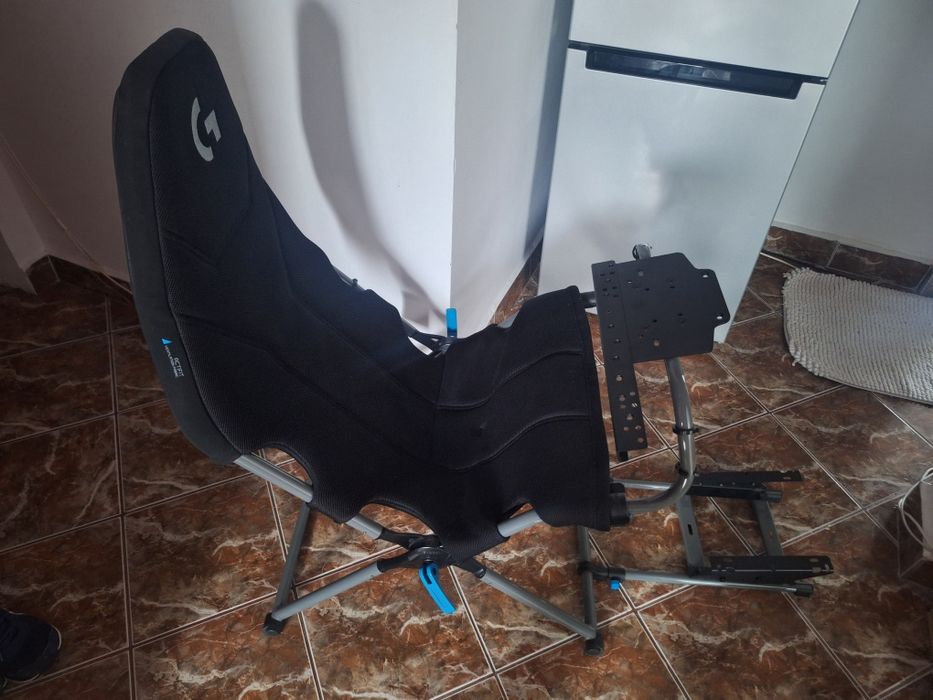 Logitech Cockpit Playseat Challenge X pentru simulatoare de condus