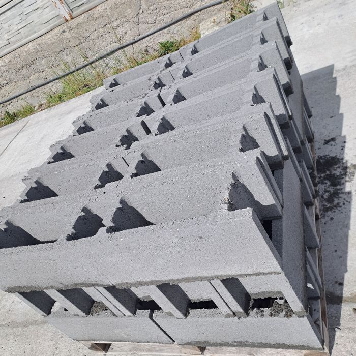 Boltari din Beton pentru Zidarie Copacioasa, Scoarța.