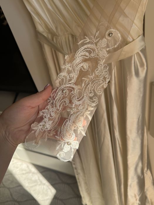 Бална рокля бяла-бежова