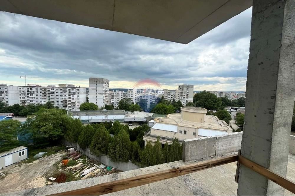 Продава се Двустаен апартамент в Варна, Възраждане 1 - 62 кв.м за 1350 €/кв.м - Снимка #8