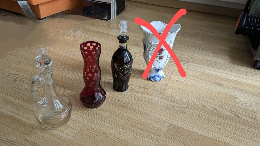Vand Vesela Veche din Portelan si Sticla