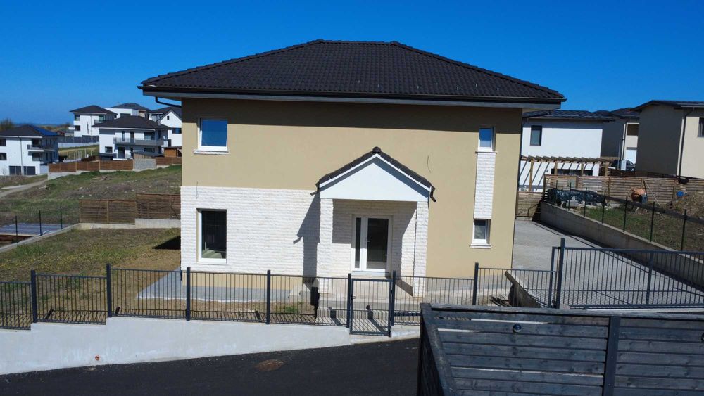 Vand casa individuala comision 0%