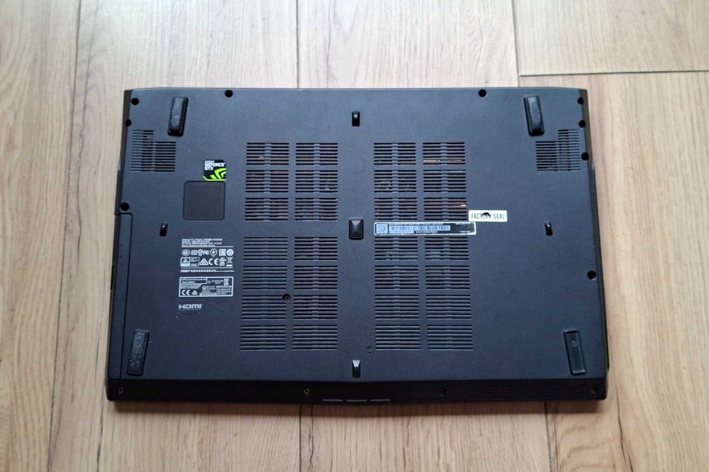 15.6' IPS MSI Apache Core i7-7700HQ/GTX 1060 3GB/16GB/512GB SSD/Бат.4ч.