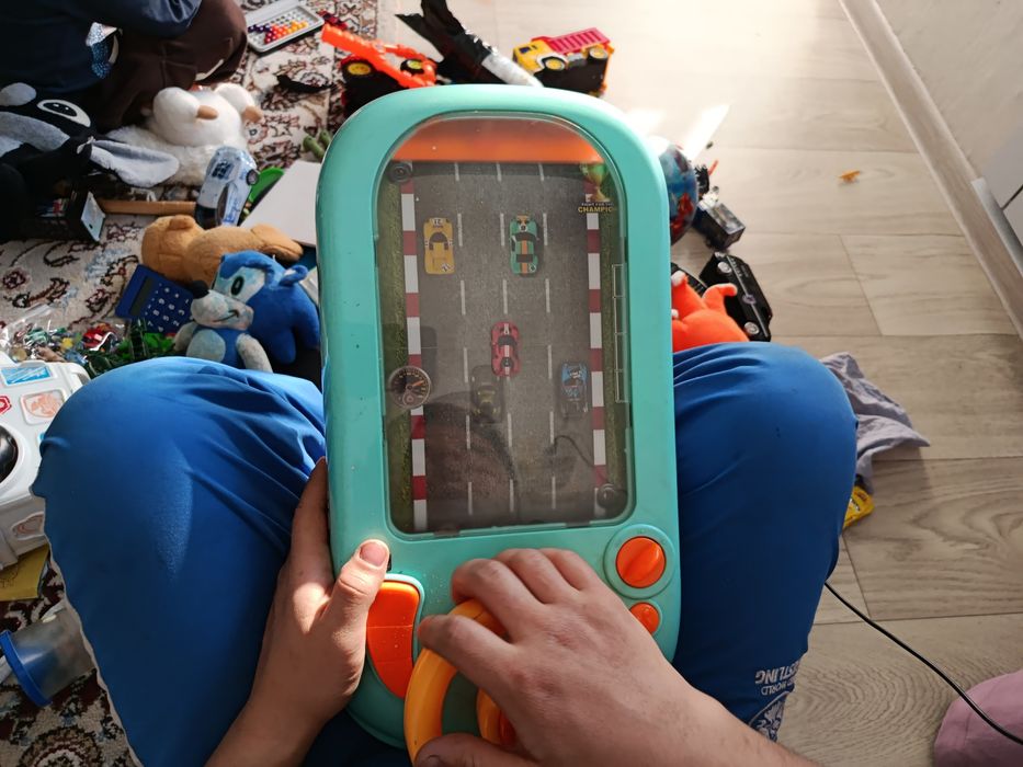 Продаю игрушку машину