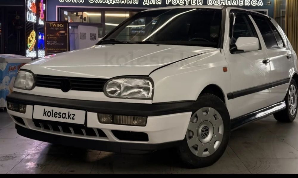 Голф 3 1992 года,  1,8 , автомат