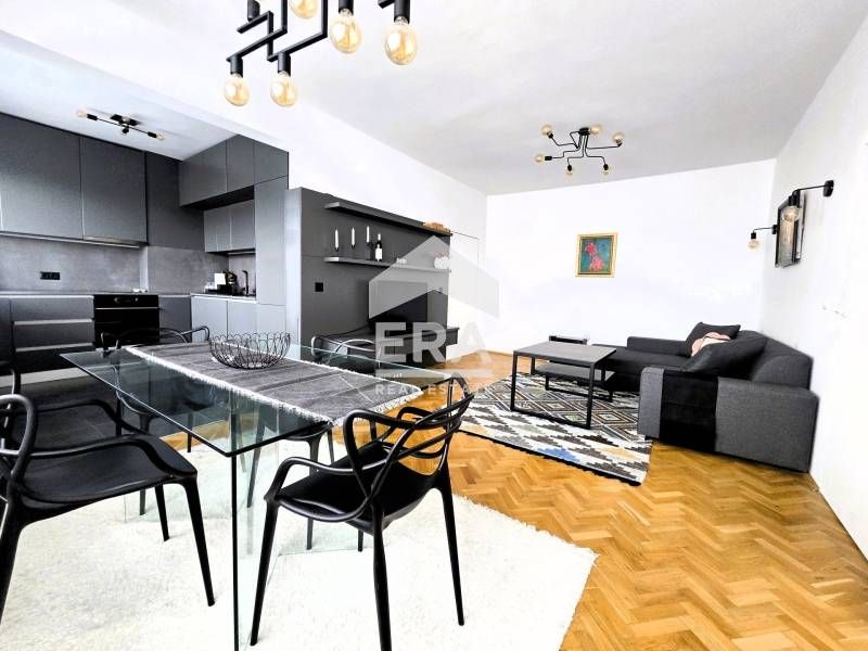 Тристаен апартамент с панорамна тераса в кв. Гео Милев