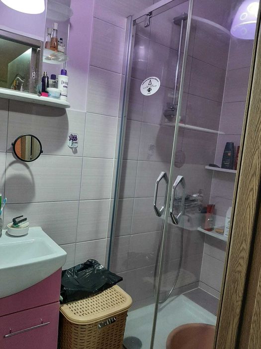 vand apartament cu o camera la casa, curte proprie, central in Dej