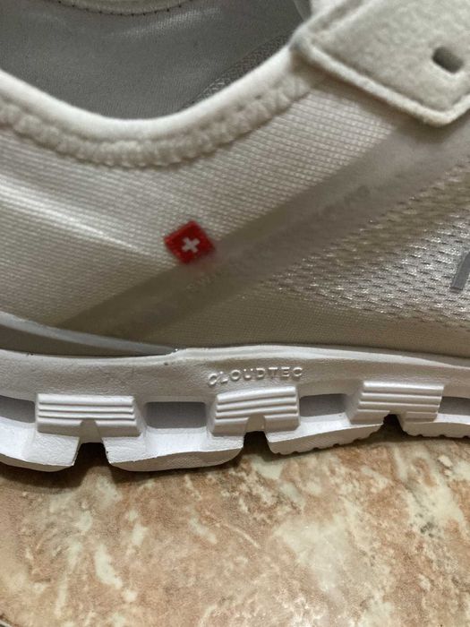 Чисто нови бели маратонки On Cloud, размер 43