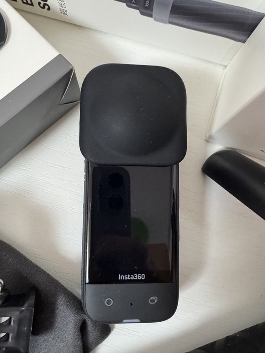 Продам экшн камеру Insta 360 x3