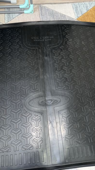 Продам коврик в багажник на Chery