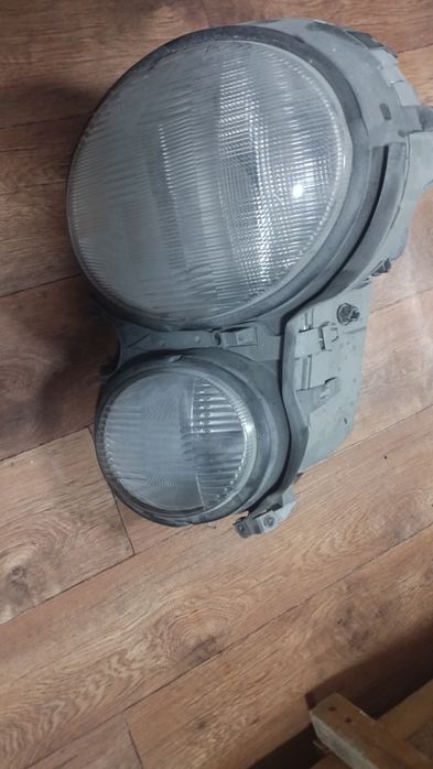 Продам фару на Мерседес