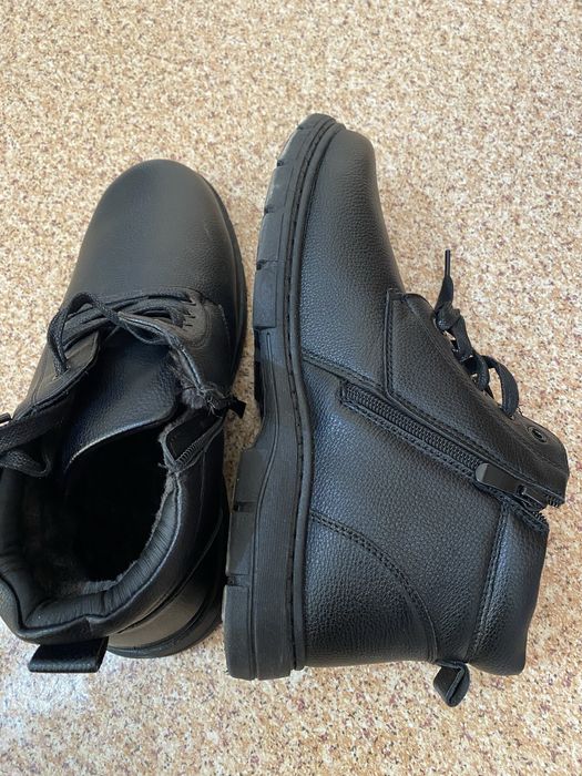 Новые  мужские  сапоги  продам .