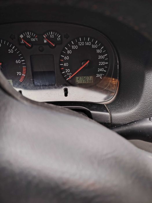 Vând Golf 4 1.6 benzina