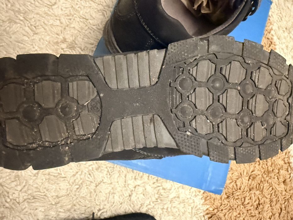 Продам мужские  ботинки