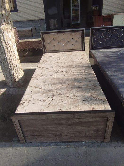 Bir kishilik spalni divan