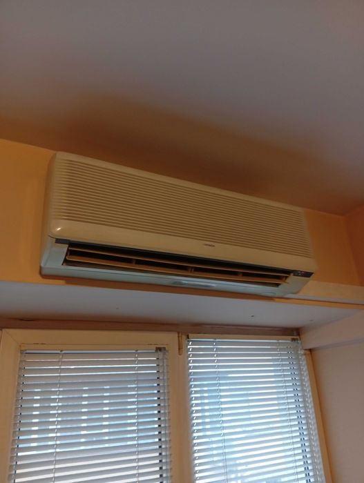 Продавам климатик Хитачи,работи в добро състояние