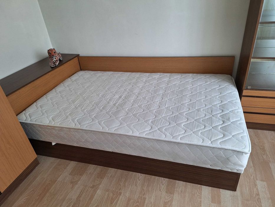 Спалня в комплект с гардероби